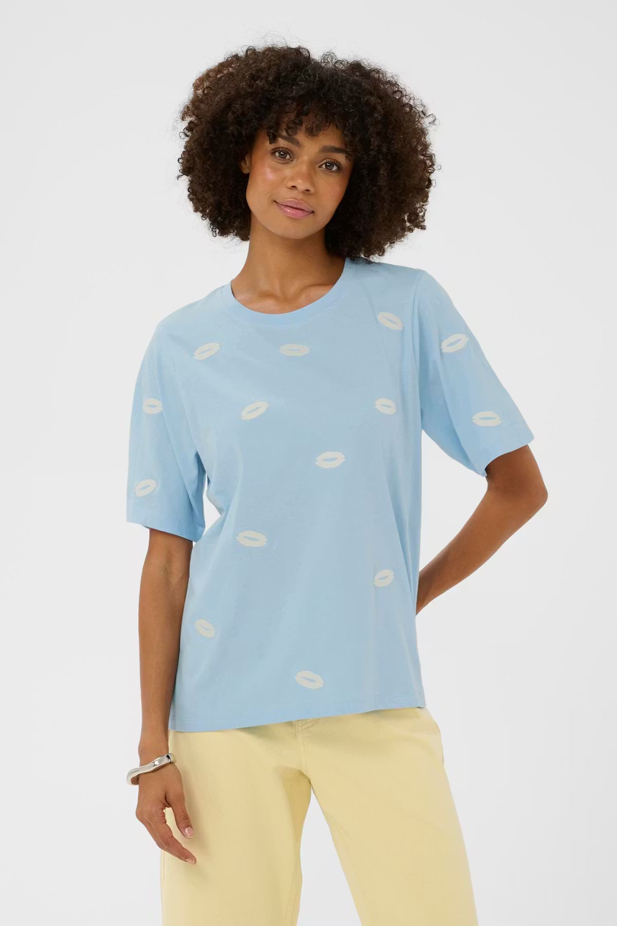 Culture- kissy T-shirt