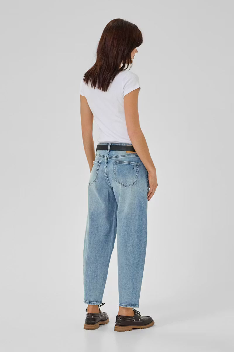 MY ESSENTIAL WARDROBE Baloo 144 High Barrel Jean