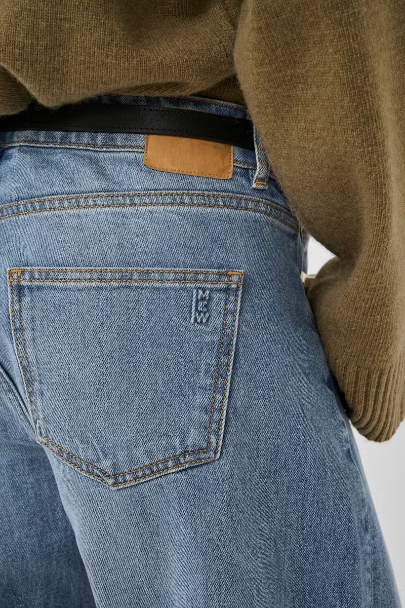 MY ESSENTIAL WARDROBE Baloo High Barrel Jean