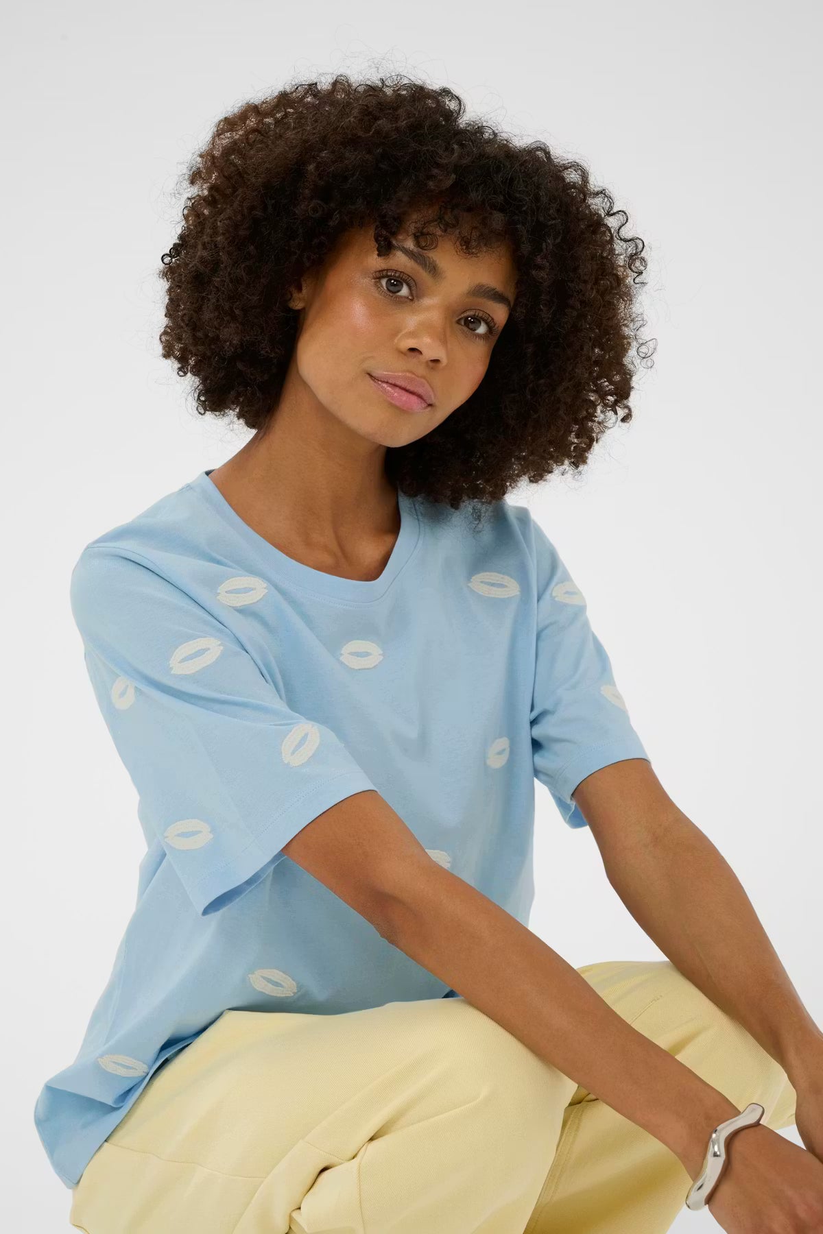 Culture- kissy T-shirt
