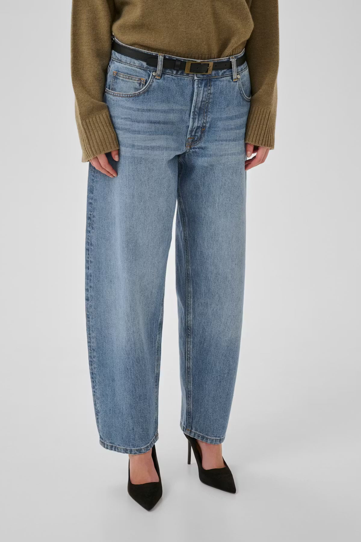 MY ESSENTIAL WARDROBE Baloo High Barrel Jean