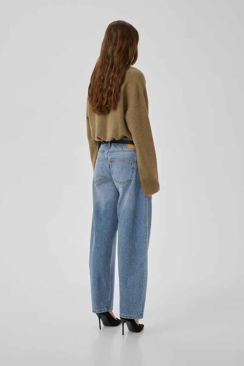 MY ESSENTIAL WARDROBE Baloo High Barrel Jean