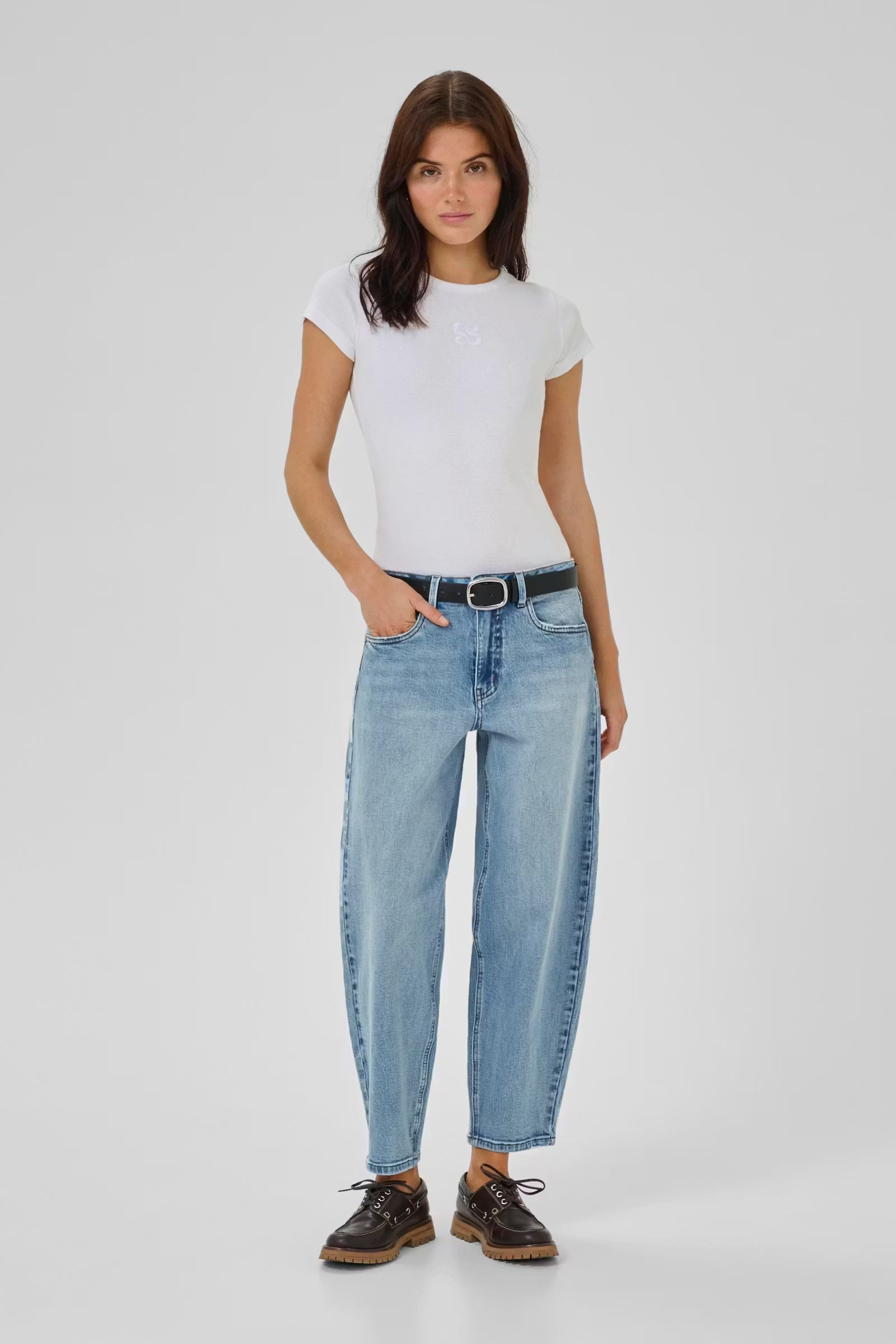 MY ESSENTIAL WARDROBE Baloo 144 High Barrel Jean