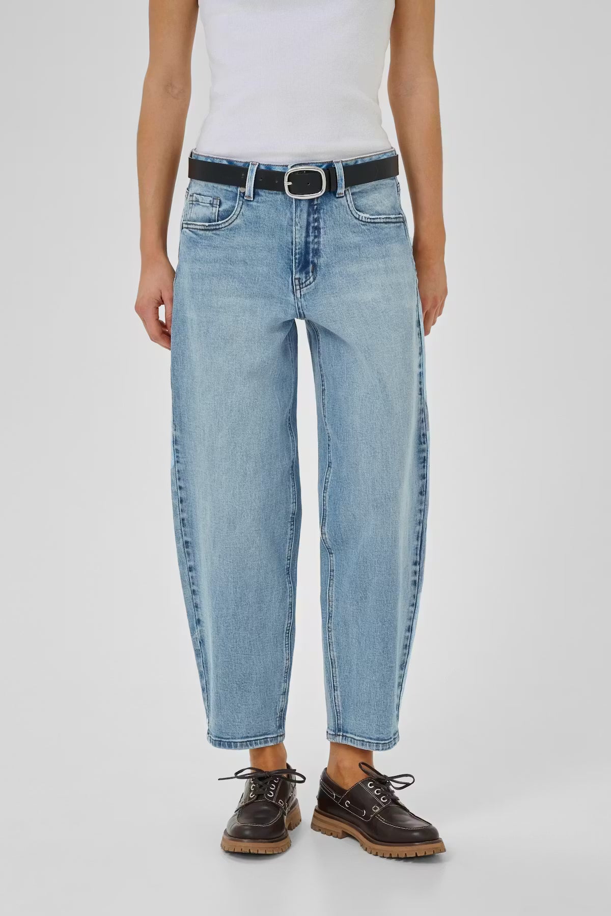 MY ESSENTIAL WARDROBE Baloo 144 High Barrel Jean