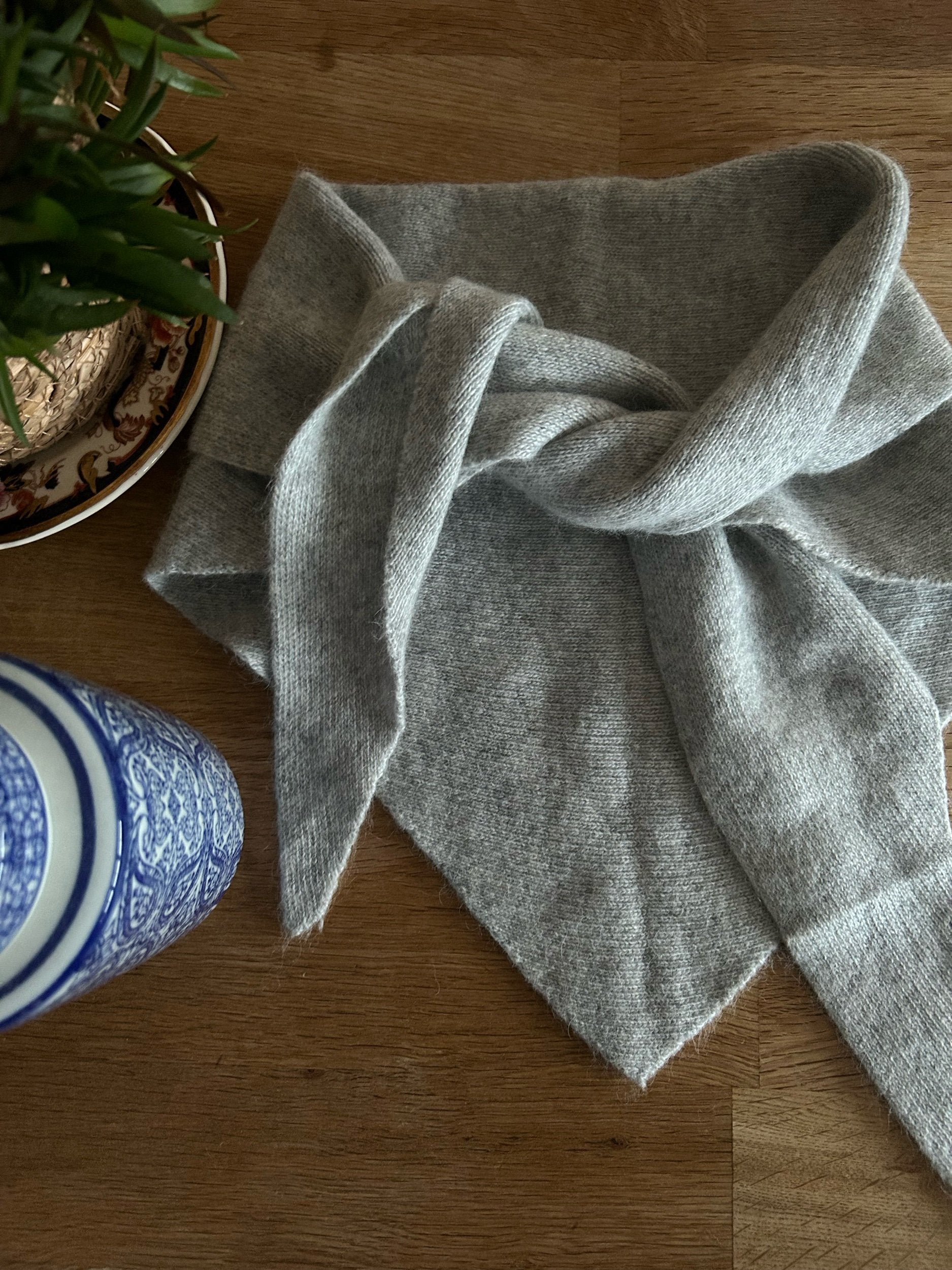 Lotta- DOVE GREY Triangle Cashmere Scarf