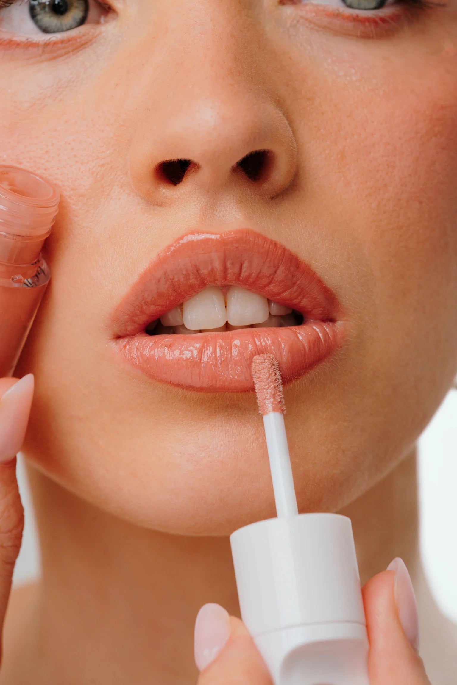 Pearl Beauty On The Glow Lip Gloss - Bea
