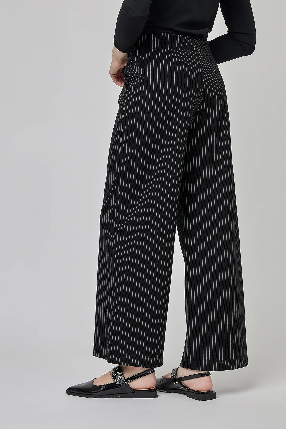 Uchuu Montreal - Striped stretch wide-leg pants with quarter front pockets | CF25-101