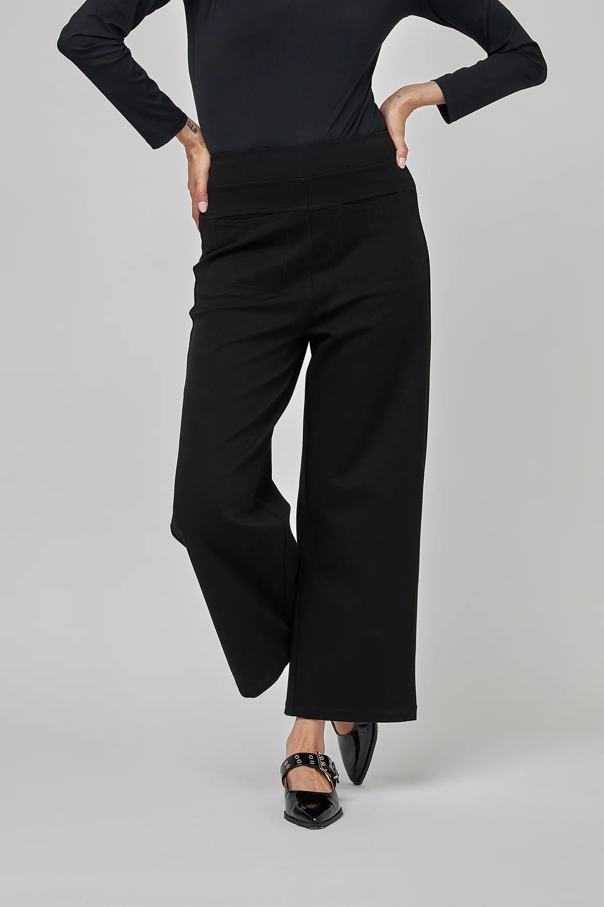 Uchuu Montreal - Wide-legged pants without openings |CF25-104 - Black