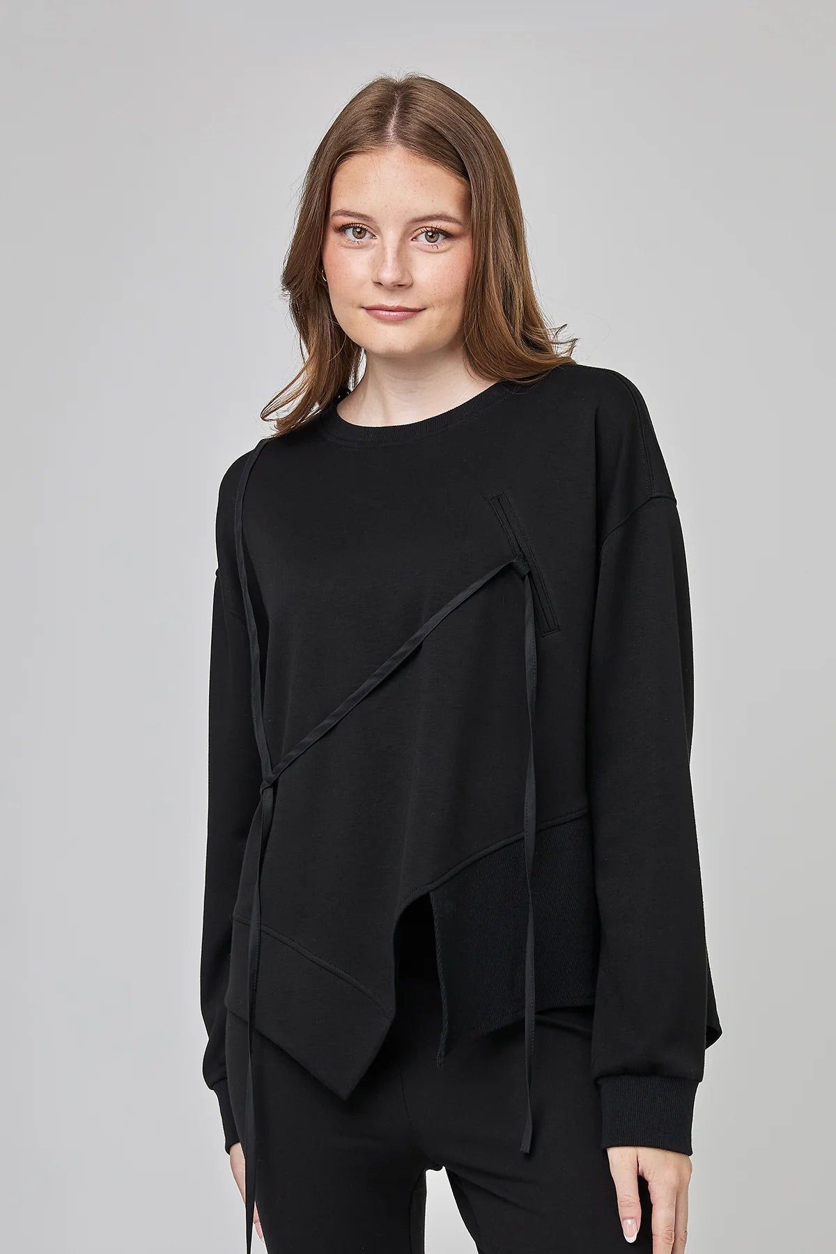 Uchuu Montreal - Long-sleeved top with decorative thin bands | CF25-704- Black