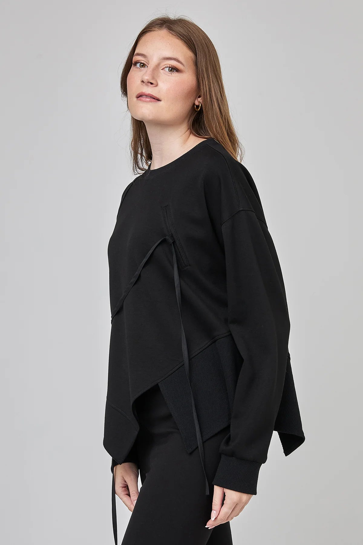Uchuu Montreal - Long-sleeved top with decorative thin bands | CF25-704- Black