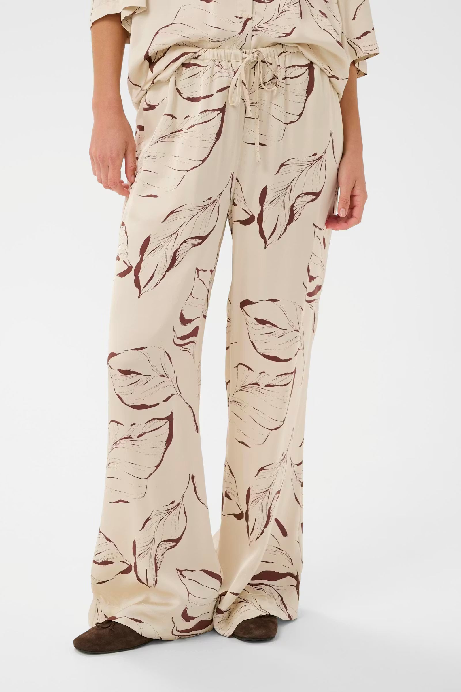 Soaked In Luxury Clero Flared Printed Pants