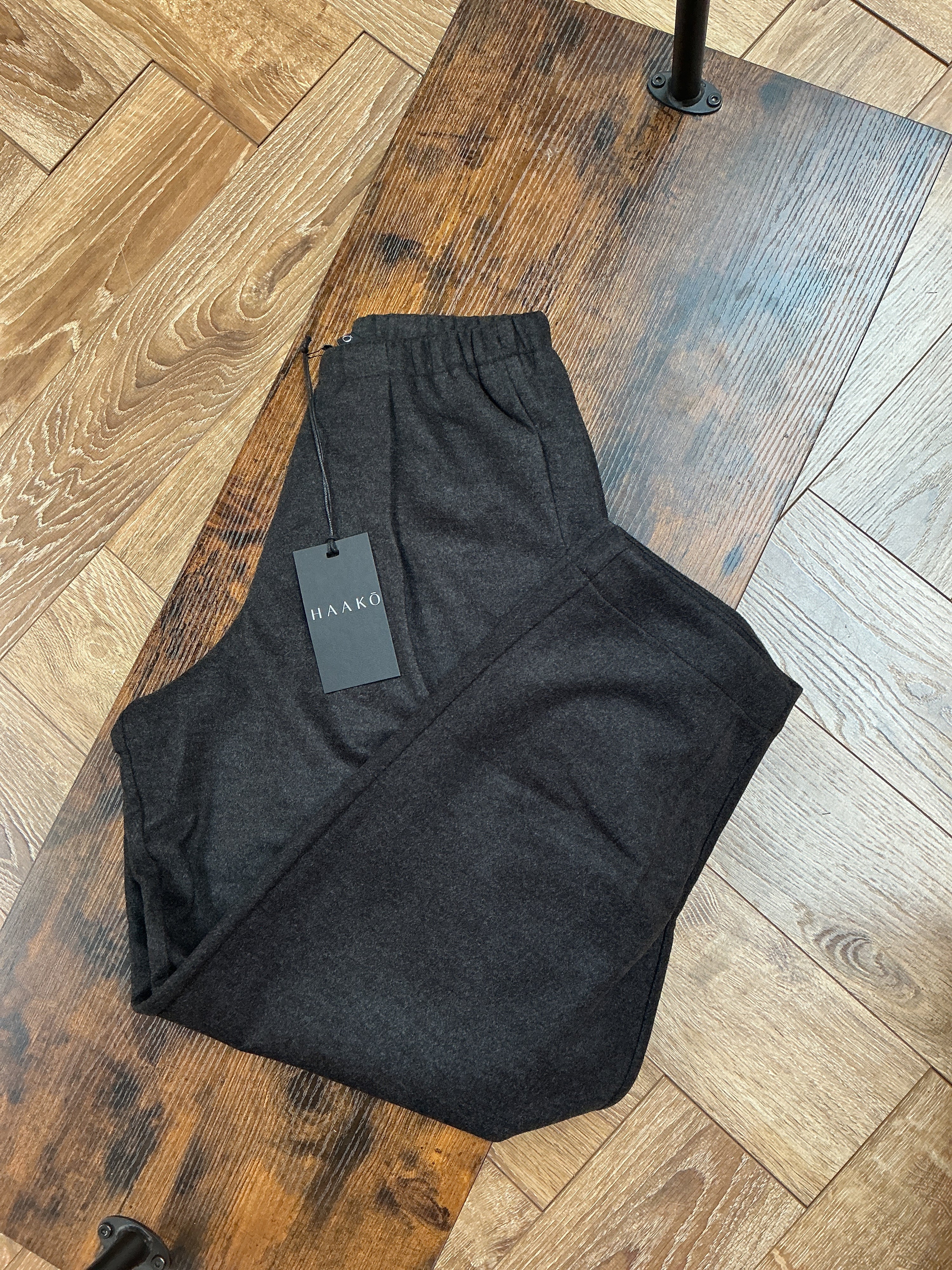 HAAKO Barrel Leg Woven Trousers
