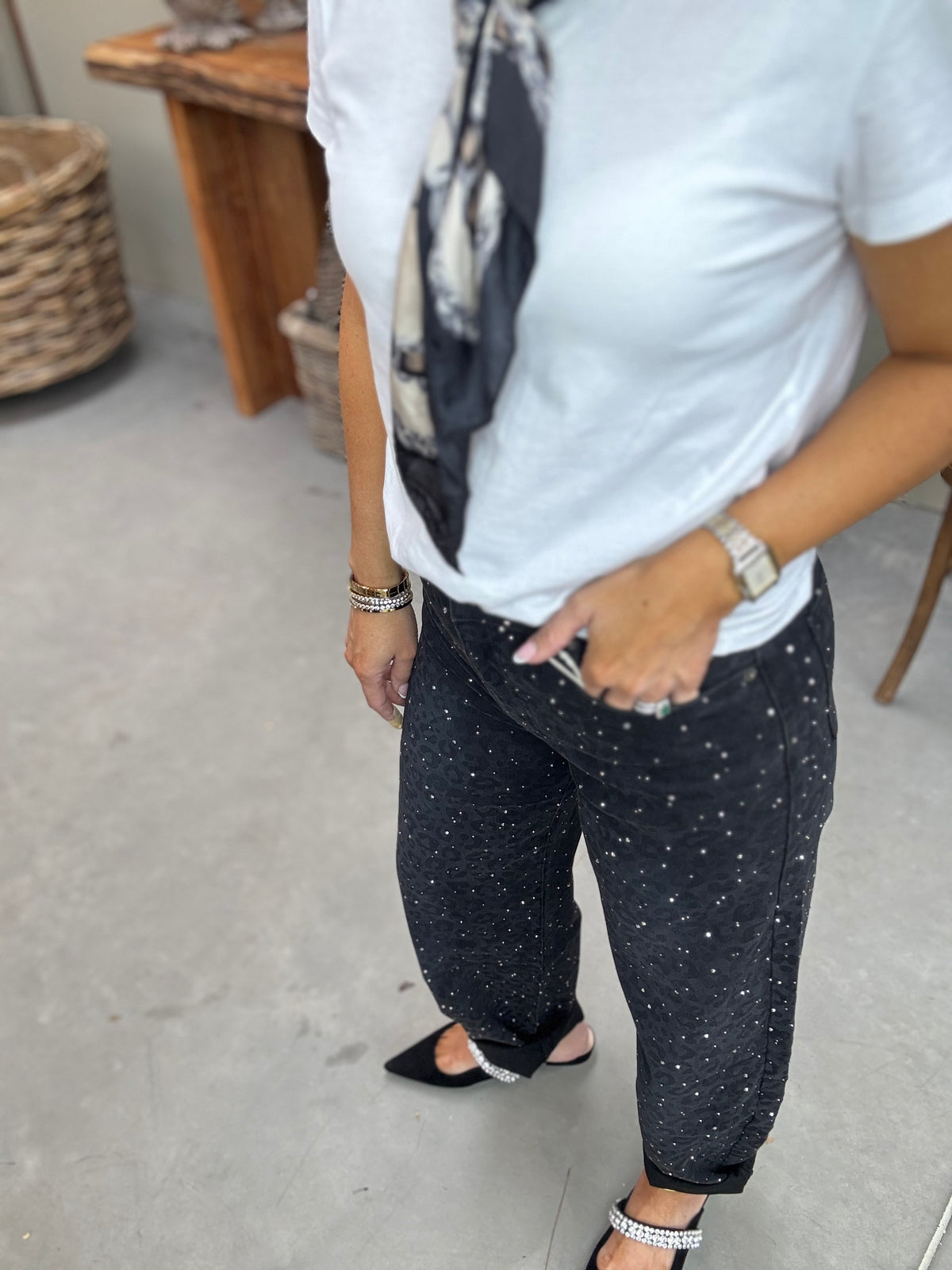 Rjonaco Embellished Barrel-Leg Jean