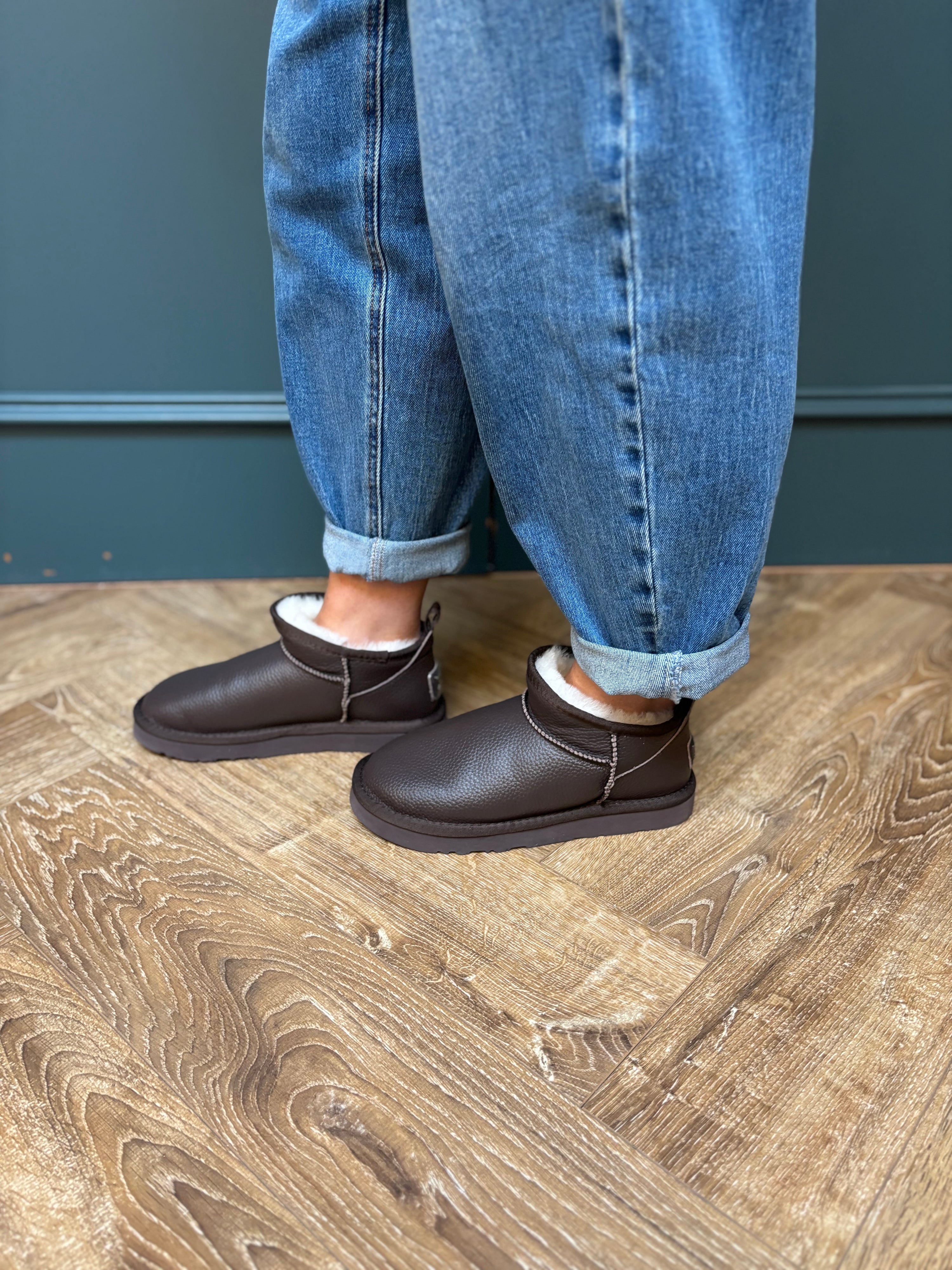 Ultra Short Brown Boot