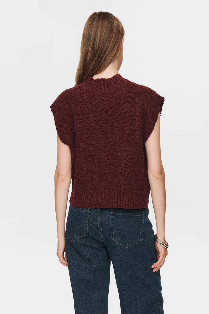 Numph Nucaly Vest - Winetasting