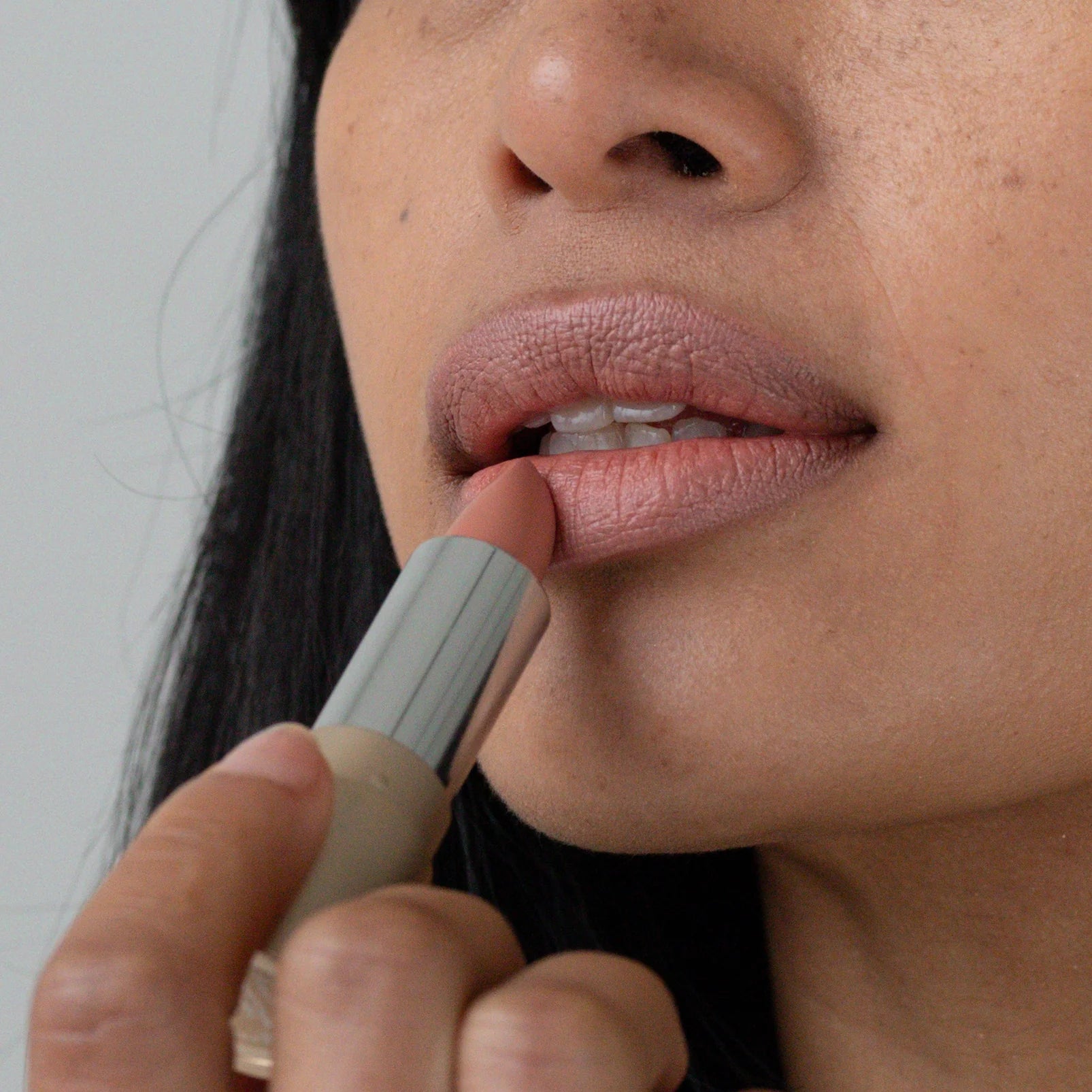 Pearl Beauty Lipstick - Willow