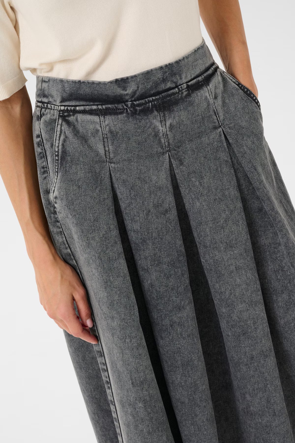 Culture-  Carlina Skirt - Dark Gray Wash