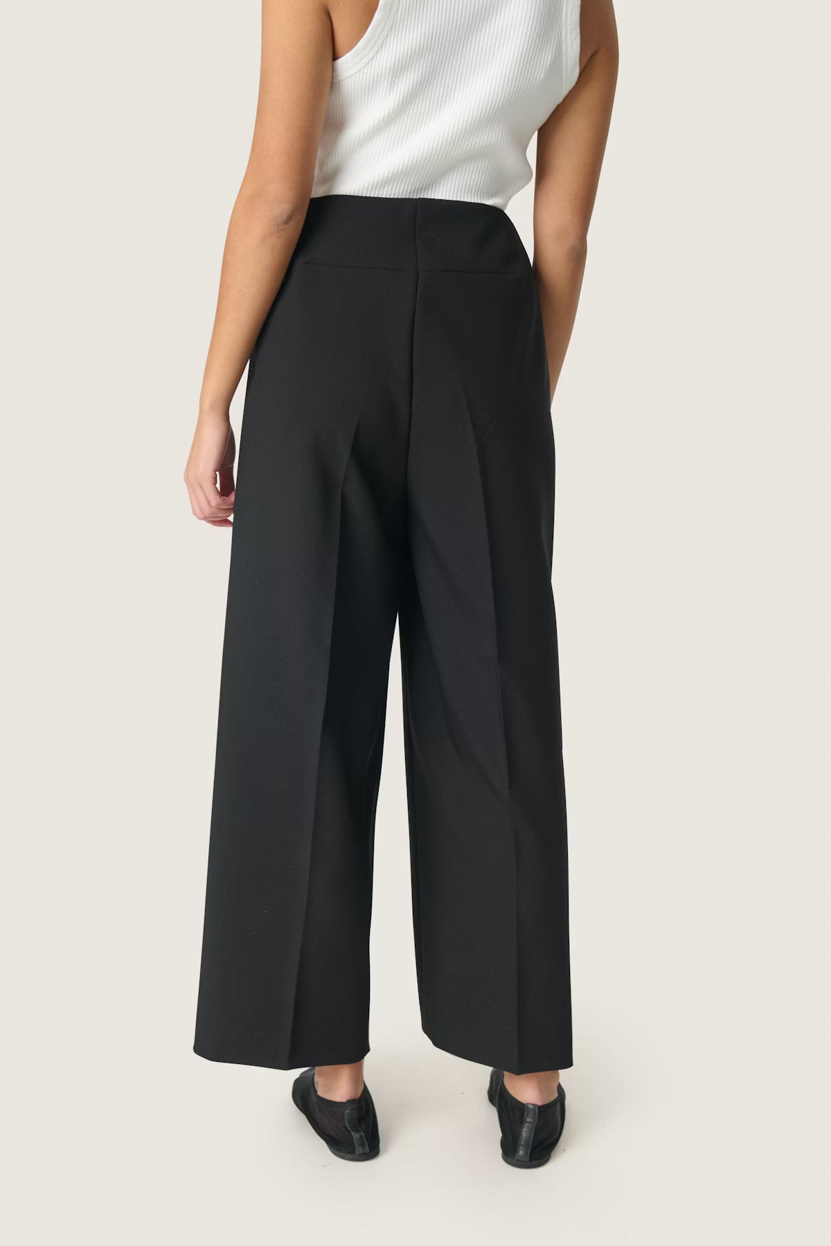 Soaked In Luxury- Corinne Cropped Trousers - Black