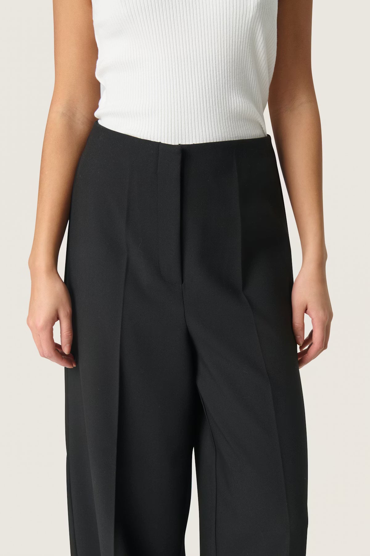 Soaked In Luxury- Corinne Cropped Trousers - Black