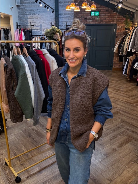 Chocolate - Teddy Gilet