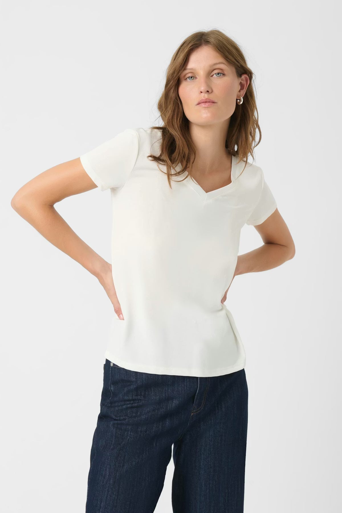 Soaked In Luxury Columbine v- neck ss White
